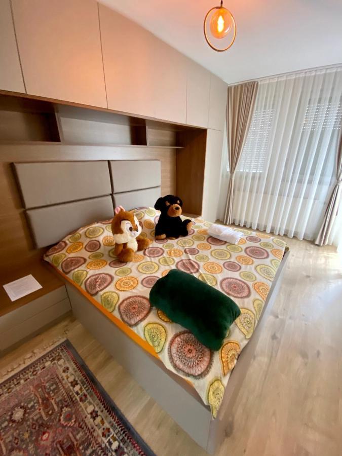 Elegant Apartment In City Centre Pristina Eksteriør billede