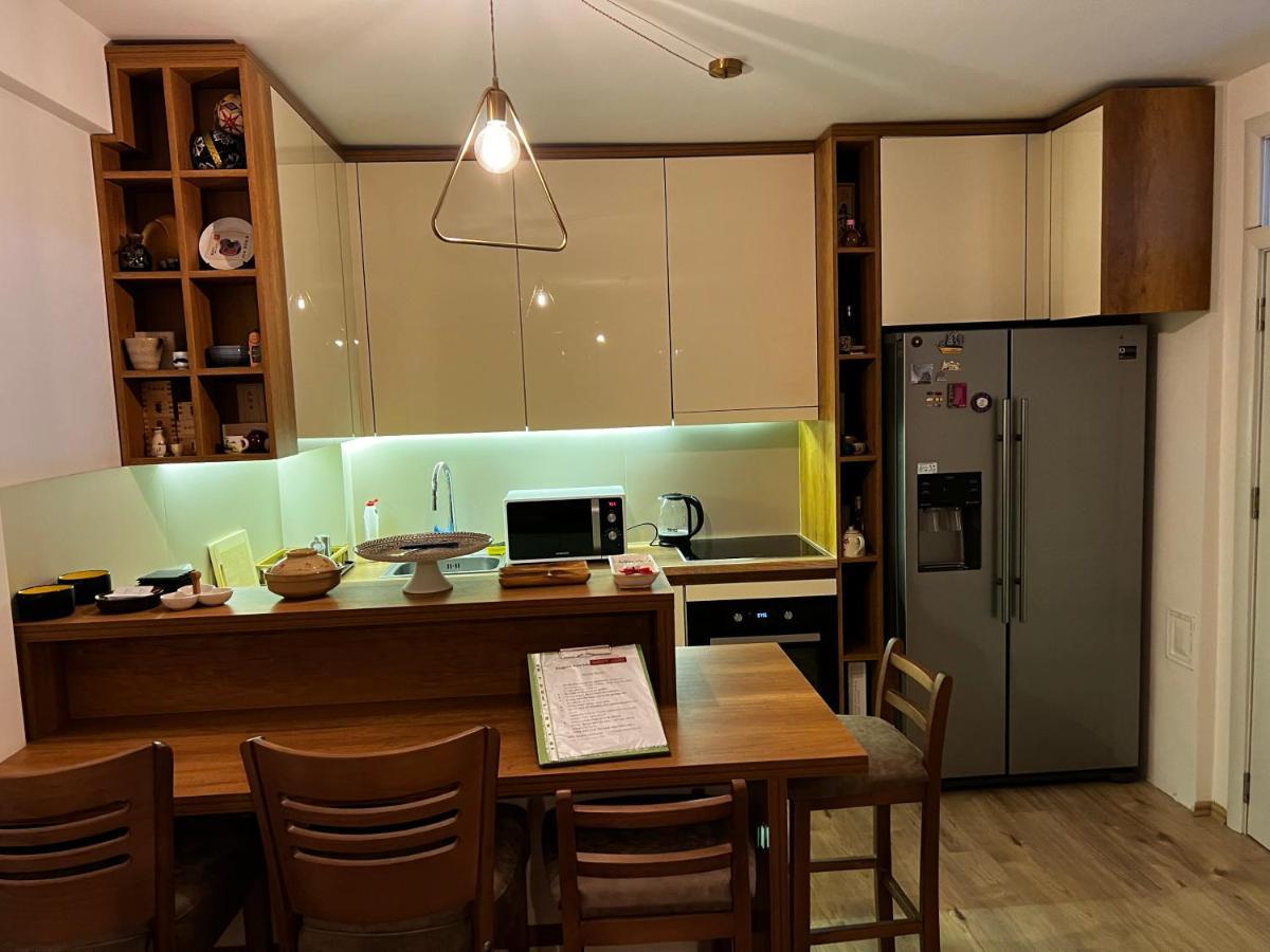 Elegant Apartment In City Centre Pristina Eksteriør billede