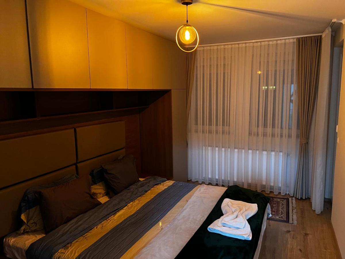 Elegant Apartment In City Centre Pristina Eksteriør billede