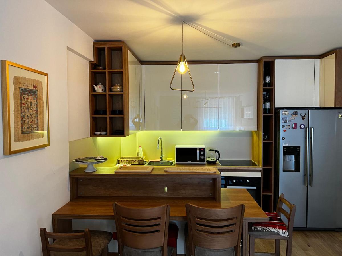 Elegant Apartment In City Centre Pristina Eksteriør billede