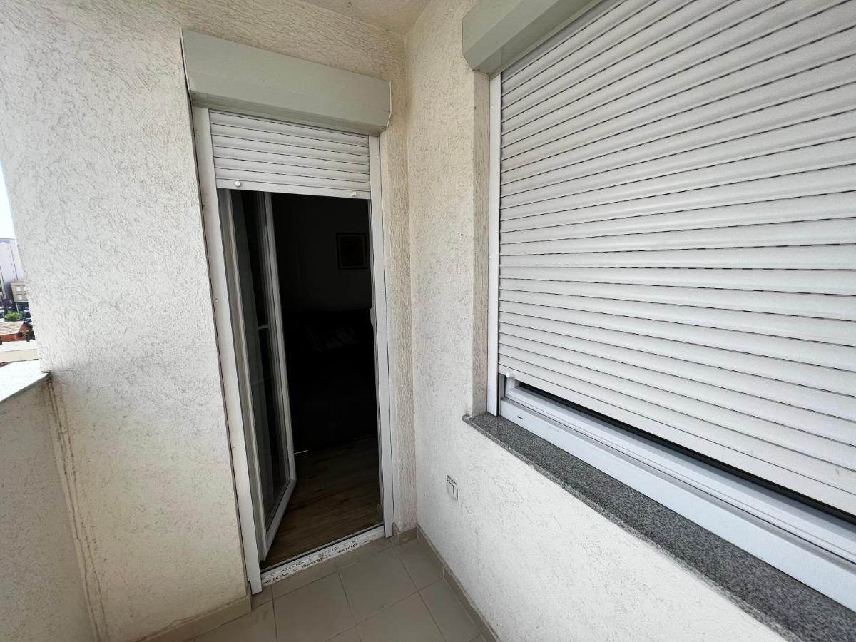 Elegant Apartment In City Centre Pristina Eksteriør billede