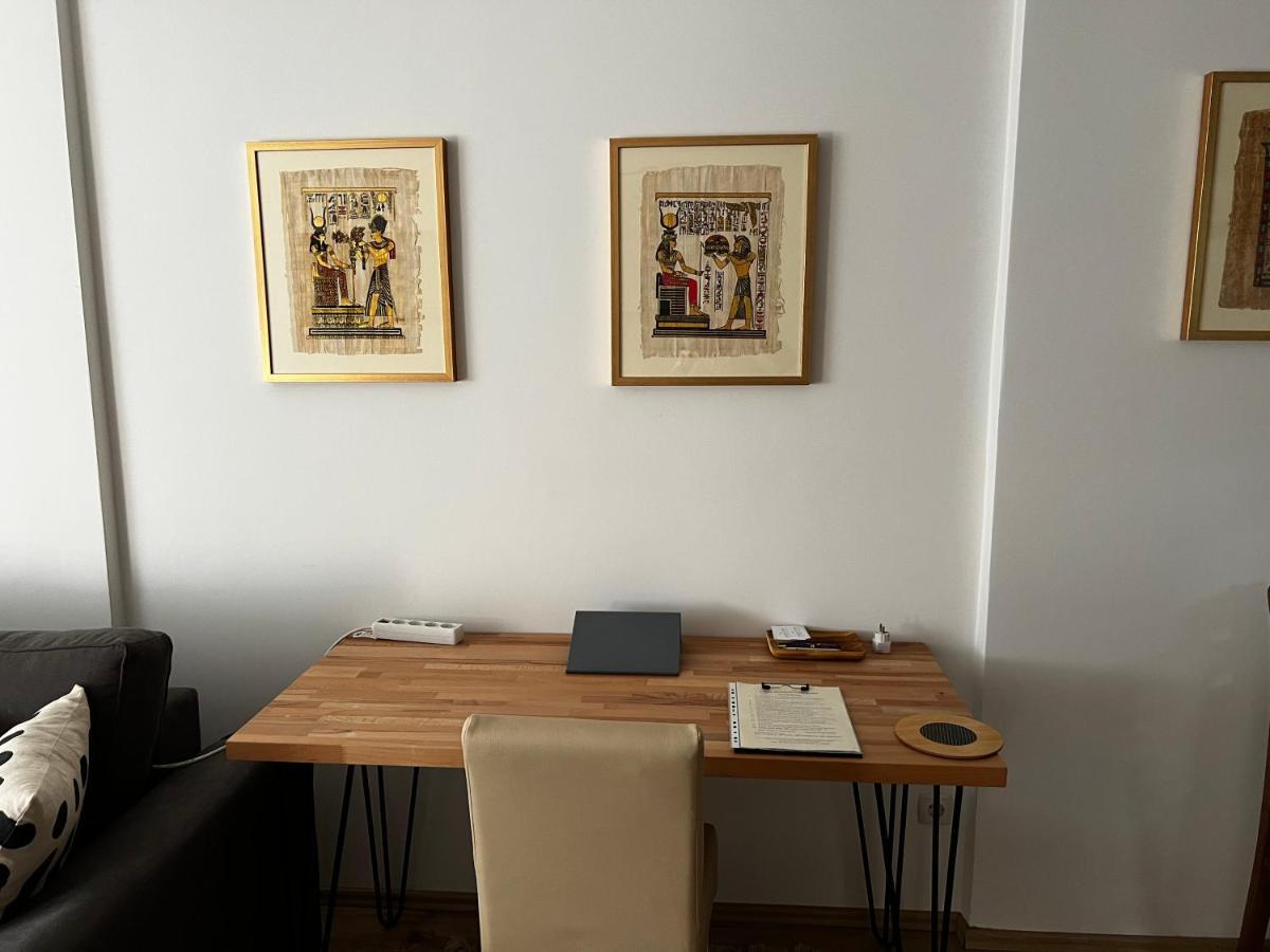 Elegant Apartment In City Centre Pristina Eksteriør billede