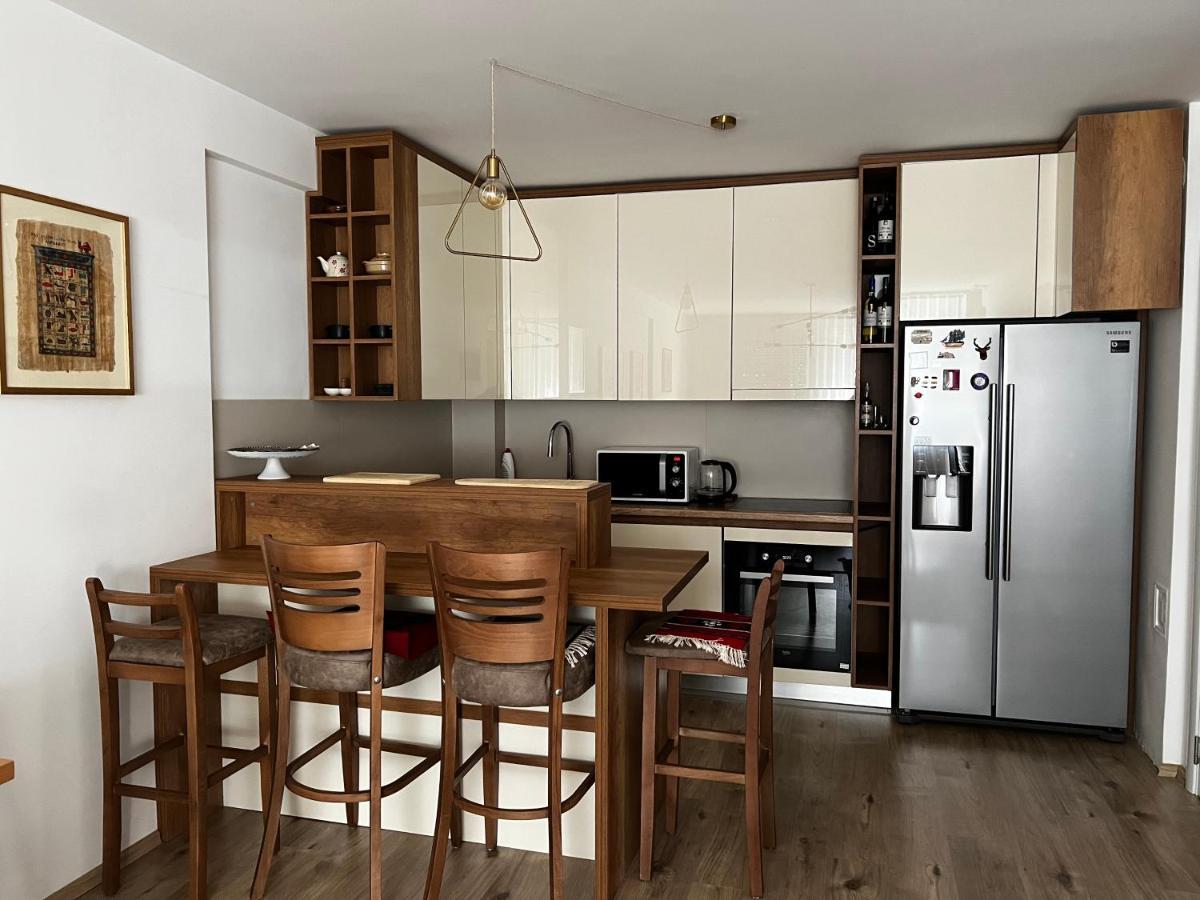 Elegant Apartment In City Centre Pristina Eksteriør billede