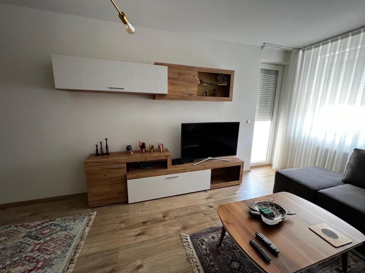 Elegant Apartment In City Centre Pristina Eksteriør billede