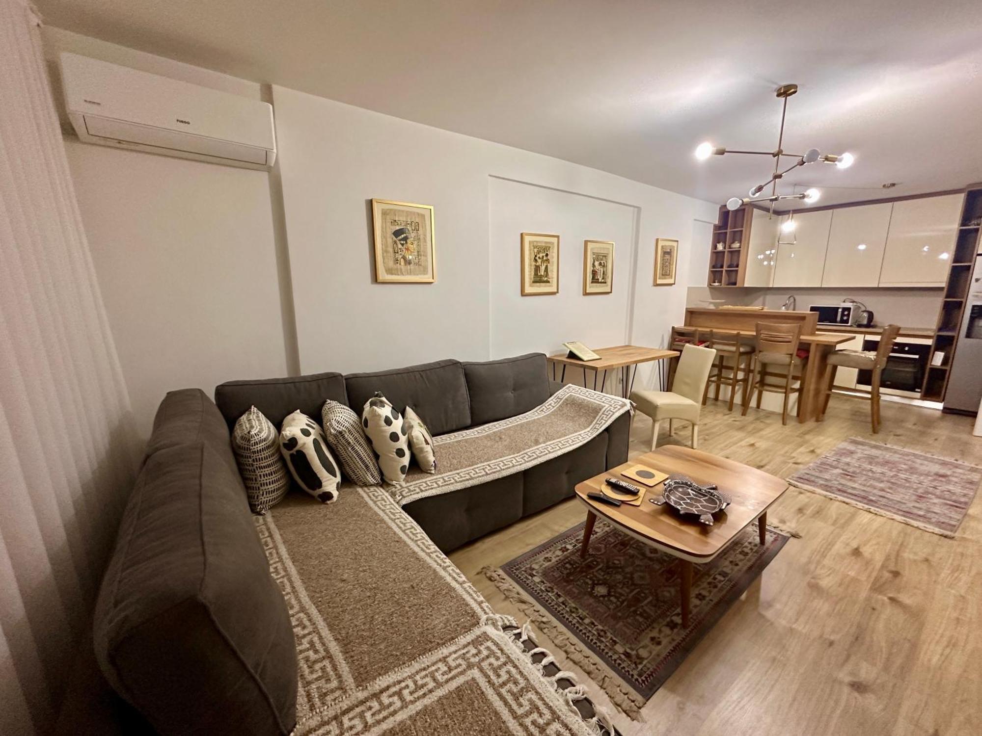 Elegant Apartment In City Centre Pristina Eksteriør billede